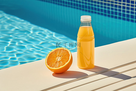 女孩坐在屋顶背景图片_一个橙子坐在一个大水池旁边的一瓶果汁旁边