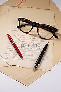 眼镜笔和纸