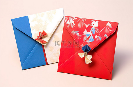 红蓝信封背景图片_两张手写卡片，一张红一张蓝