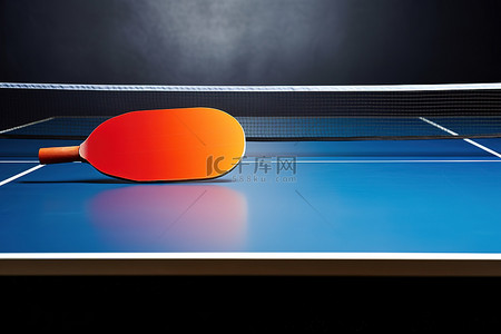 球赛背景图片_桌上有球拍的乒乓球