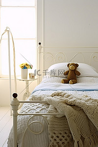 房间里有床背景图片_白色墙壁的房间里有一张白色的床