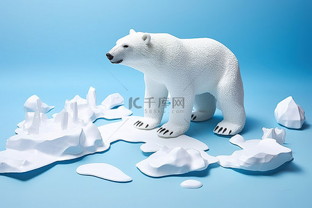 一只小北极熊坐在碎冰上