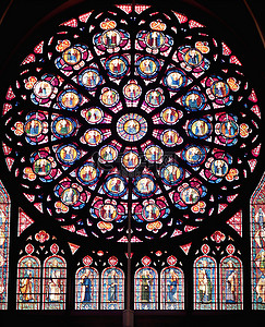 法国巴黎圣母院大教堂的大型彩色玻璃窗