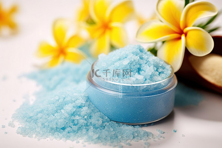 浴背景图片_蓝色盐温泉磨砂膏和鲜花