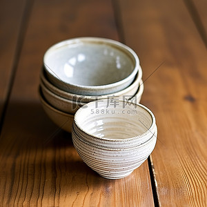 茶具茶具logo背景图片_硬木地板上一组陶瓷碗三个