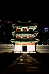 城市夜晚建筑背景图片_韩国城堡在晚上在首尔