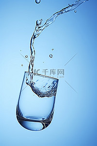 落水logo背景图片_蓝色背景上的玻璃落水