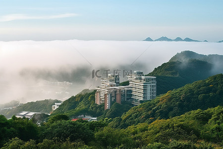 云雾前景背景图片_香港香格里拉山，天空云雾缭绕