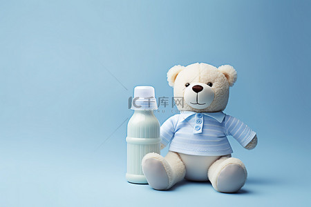 毛绒刺猬背景图片_一只毛绒泰迪熊拿着一瓶液体