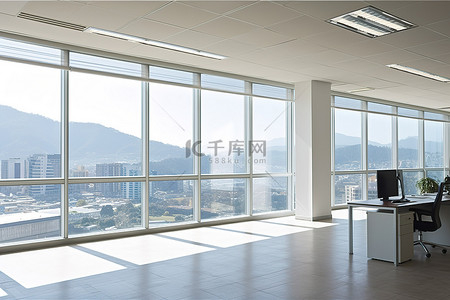办公室设有大窗户，可欣赏玻璃景观