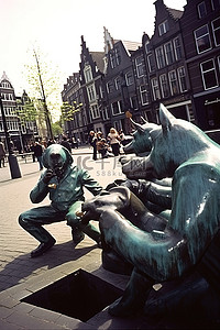 城市广场上的一群猪的雕像