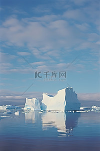 南背景图片_海洋上的冰山