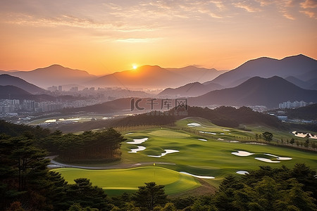 乡村的早晨背景图片_leemeyong 岛高尔夫球场的山日出