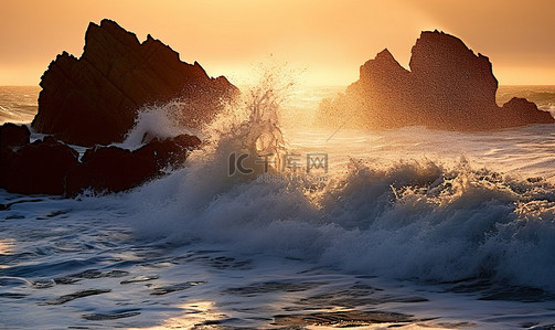 巨浪背景图片_日出时巨浪撞击岩石