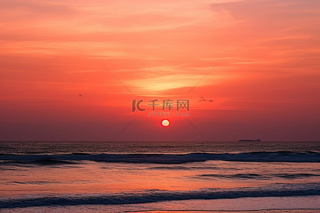 看日出背景图片_从巴厘岛海滩看日出