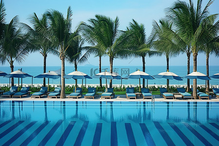 日光庭院背景图片_靠近大海的开放式游泳池，配有遮阳伞和棕榈树