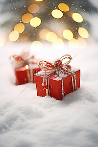 雪地里的圣诞礼物和圣诞树