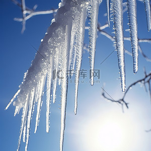 冰的背景图片_一些冰柱挂在蓝天的杆子上