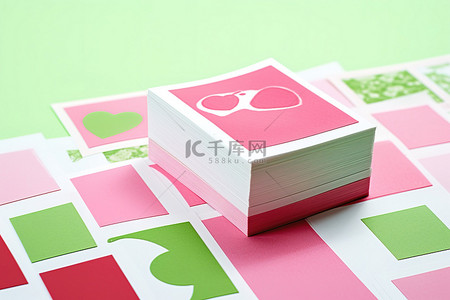 绿色邮票背景图片_粉色绿色和白色邮票