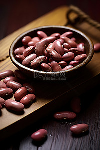 红豆保证背景图片_木板上的红豆