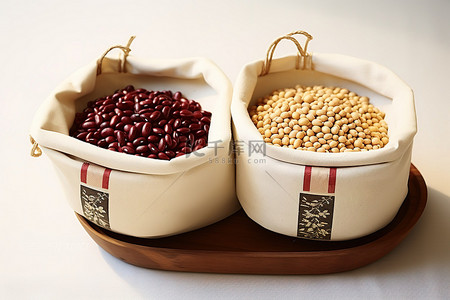 致最好的你背景图片_中国最好的豆子，装在篮子里，有两个木篮