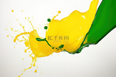 简单黄色背景图片_柠檬汁飞溅飞溅的黄色图像