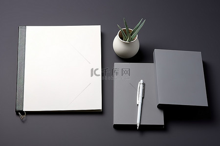 水磨石名片背景图片_一个记事本，里面有铅笔和一些纸制品