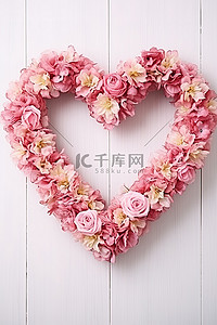 粉色的心形背景图片_木头上的粉红色织物心形花环框架