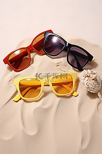 沙滩贝壳背景图片_坐在沙滩上的不同太阳镜