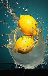 泼水柠檬背景图片_柠檬在水里泼水