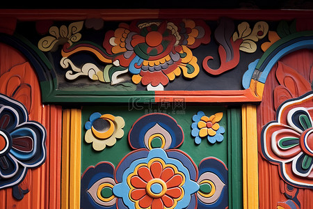 雕刻背景图片_色彩缤纷的墙壁上有中国雕刻
