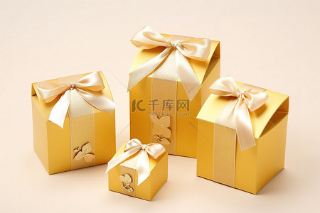 金色礼品盒和黄色纸袋