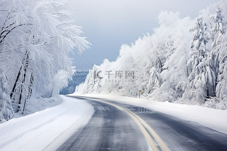 高回家背景图片_冬季路况能见度提示，让您安全回家