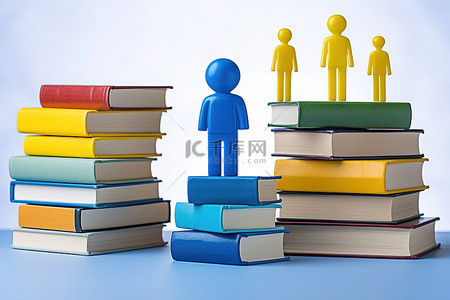 黄色和蓝色的玩具人站在一堆书周围