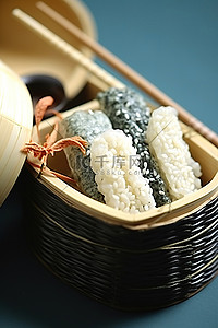 竹盒里的白日本面条零食