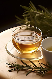 玻璃杯茶背景图片_玻璃杯旁边供应带有新鲜迷迭香的茶