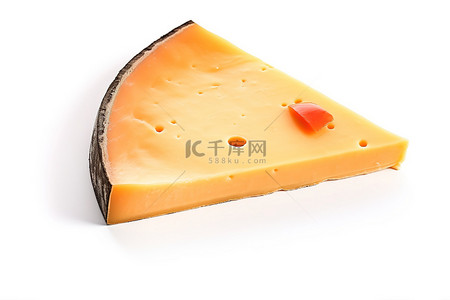 一块奶酪背景图片_白色表面上的一块红皮奶酪