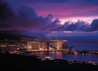 从黄昏时分俯瞰夏威夷城市的天际线