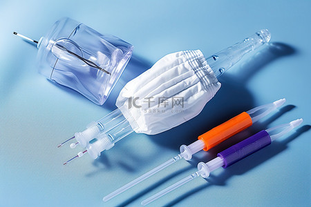 注射器背景图片_橙色医用面罩顶部的罐内注射器和注射器