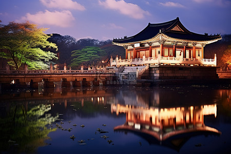 寺庙旅行背景图片_夜间水上的寺庙或宫殿
