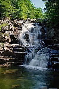 纽约北部地区的岩石瀑布jpg