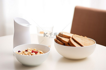 谷物牛奶背景图片_一碗麦片粥，上面加牛奶和吐司