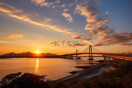桥中背景图片_一座岛屿坐落在阳光下的风景中