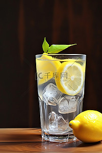 饮料柠檬水背景图片_木桌上的一杯柠檬水