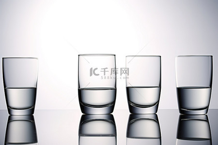 在一起背景图片_一排八个水杯放在一起