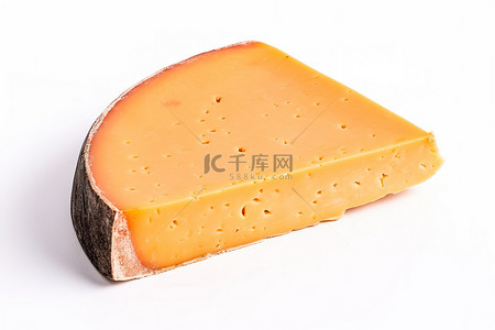 红皮背景图片_白色表面上的一块红皮奶酪