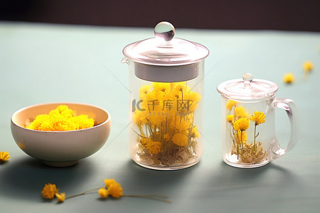 黄色茶背景图片_桌上有黄色花朵的茶容器