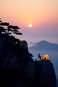 登山背景图片_山地露营地岩石和帐篷日出的家伙