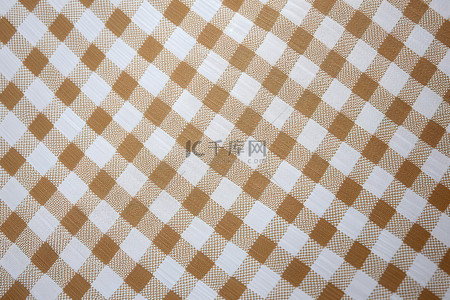 白色和棕色格子棉织物，白色格子背景