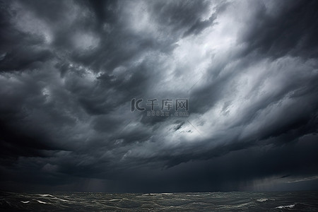 暴风背景图片_暴风雨的天空，暴风云追逐着一艘船